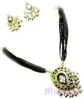 Lac Necklace Ear ring Set - click here for large view